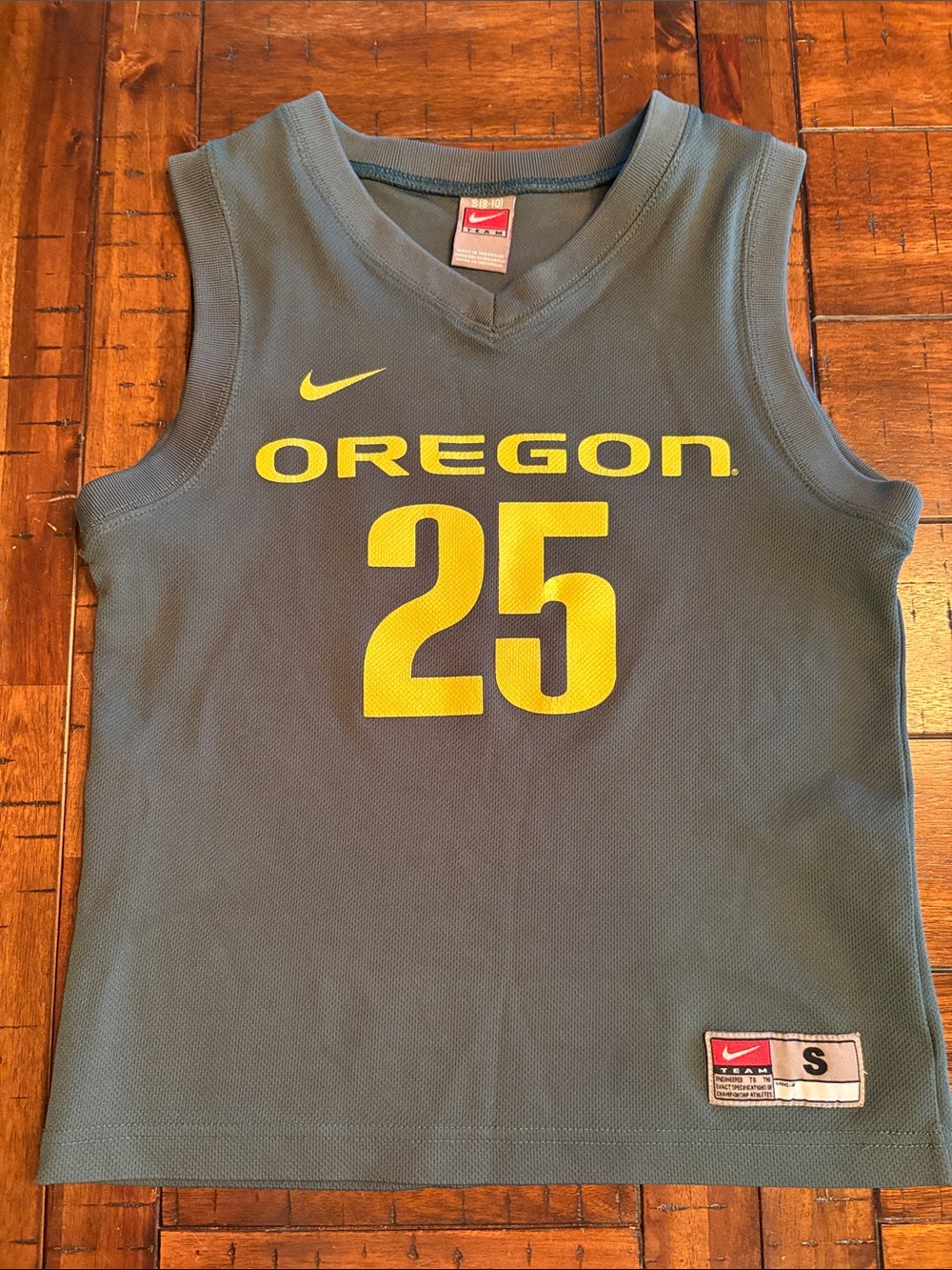 Nike Kids Sleeveless Oregon Jersey in Green and Yellow - Size S